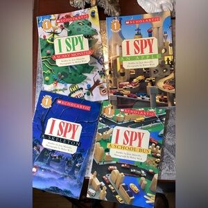 Scholastic Level 1 "I Spy" Reader Books (Set of 4)